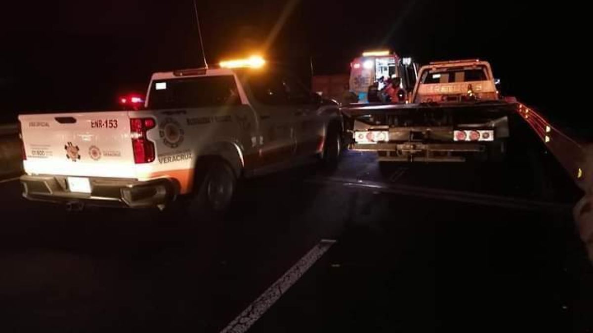 Un muerto y tres heridos en la autopista; auto chocó contra muro